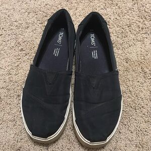 Toms slip on